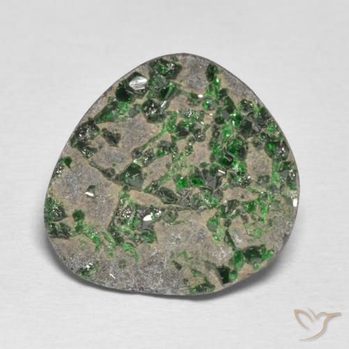 15.49ct Natürlicher Blasses Kieferngrün Uwarowit-Granat-Druse, Fantasie, Lichtundurchlässig
